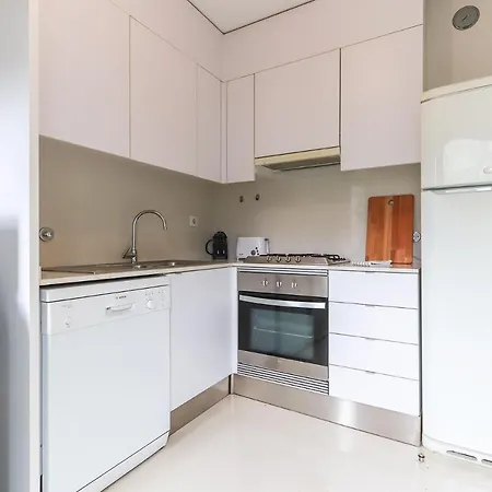 Portucale ! Charming Loft With Garage * Lisboa