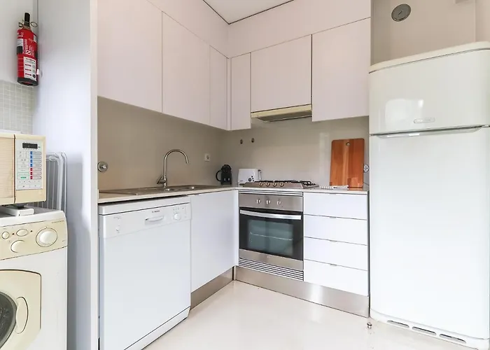 Portucale ! Charming Loft With Garage * Lisbona